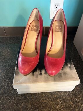 Dolce Vita Pink Leather Round-Toe Pumps
